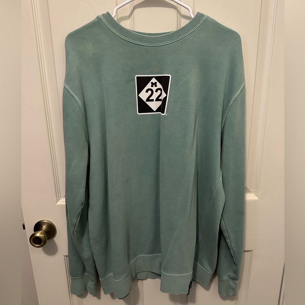 M22 Crew Neck